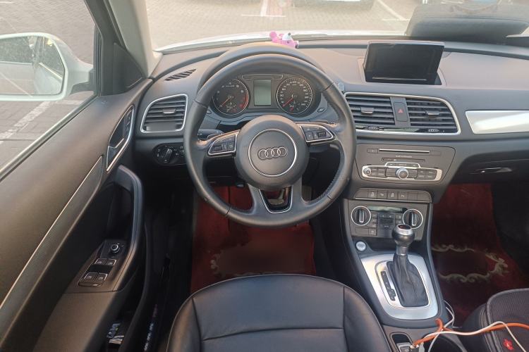 Used Audi Q3 2017 30 TFSI Fashion Model Steering Wheel