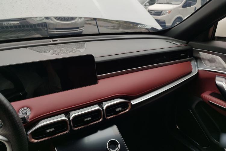 Used JETOUR X70 PLUS 2021 1.6T DCT Pro+ 7-Seater Center Console