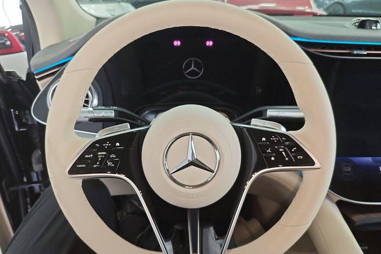 Used Mercedes-Benz EQS SUV 2023 450 4MATIC Pioneer Edition
