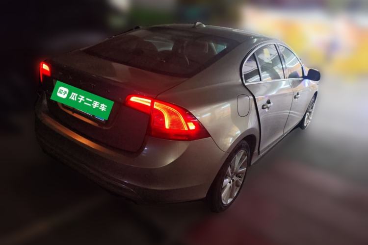 Used Volvo S60 2015 S60L 2.0T Zhiyuan Edition

