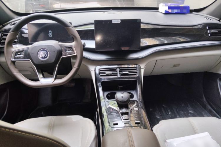 Used BYD Qin PLUS 2023 Champion Edition DM-i 55KM Leading Model Center Console