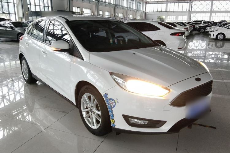 Used Ford Focus 2018 Hatchback Classic 1.6L Automatic Trendy SmartDrive Edition Front Right 45 Deg