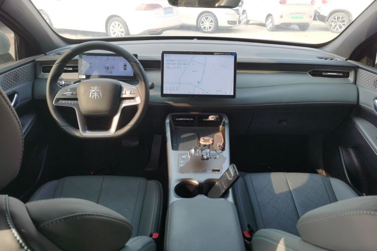 Used BYD Qin PLUS 2025 EV Smart Drive Edition 420KM Leading Model Center Console