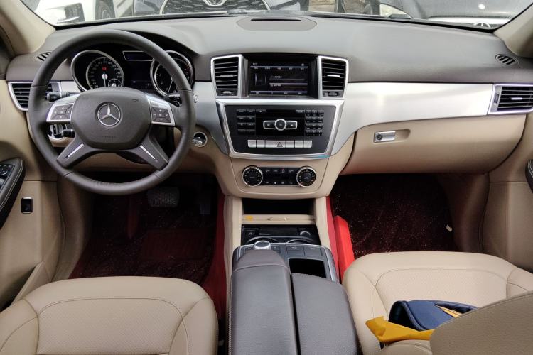 Used Mercedes-Benz M-Class 2012 ML 300 Center Console