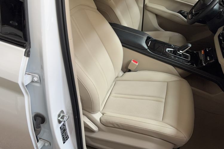 Used Wuling Victory 2020 1.5T CVT Flagship Edition Right Front Seat