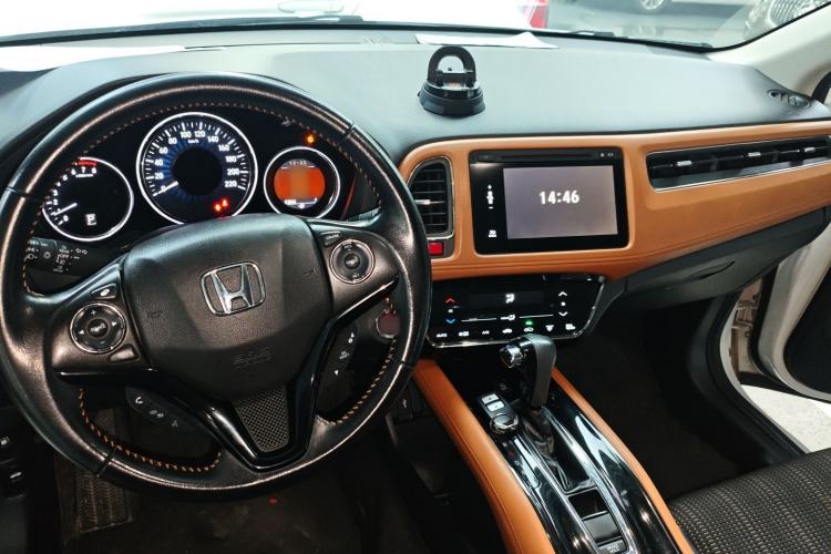 Used Honda Vezel 2015 1.8L CVT 2WD Luxury Model Center Console