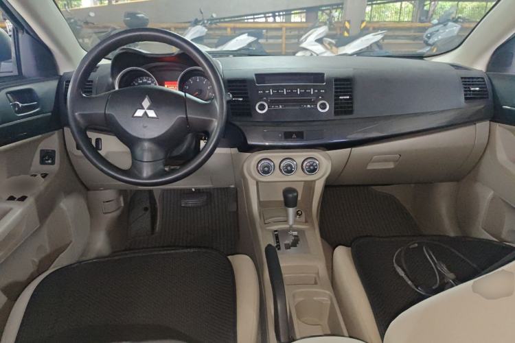 Used Mitsubishi Lancer EX 2011 Fashion Edition 1.8L CVT Comfort Version Center Console