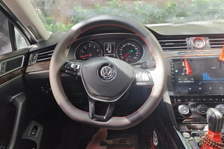 Used Volkswagen Magotan 2017 330TSI DSG Luxury Model Steering Wheel