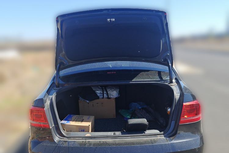 Used Volkswagen Magotan 2015 Revised Version 2.0 TSI Prestige Edition Trunk