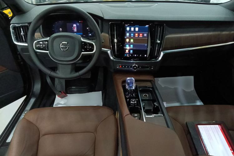 Used Volvo V90 2024 Cross Country B5 AWD Smart Range Edition
