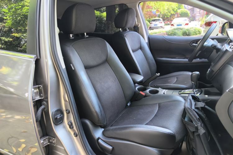 Used Nissan Tiida 2011 1.6L CVT Smart Version Right Front Seat