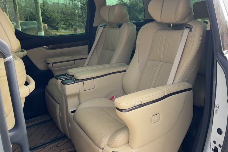 Used Toyota Vellfire 2023 Crown Dual-Engine 2.5L HV Prestige Edition
