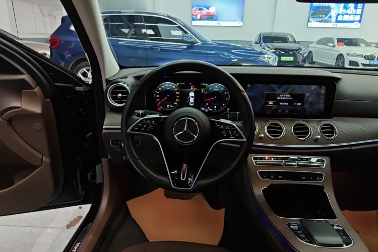 Used Mercedes-Benz E-Class 2023 Updated E 300 L Luxury Edition Steering Wheel