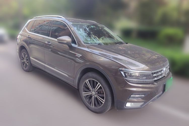 Used Volkswagen Tiguan L 2017 380TSI Automatic All-Wheel-Drive Luxury Edition Front Right 45 Deg