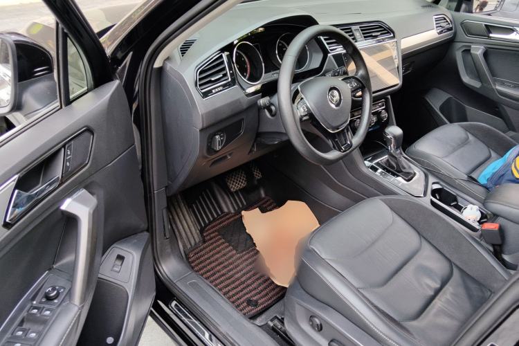 Used Volkswagen Tiguan L 2017 380TSI Automatic All-Wheel-Drive Luxury Edition Driver Seat