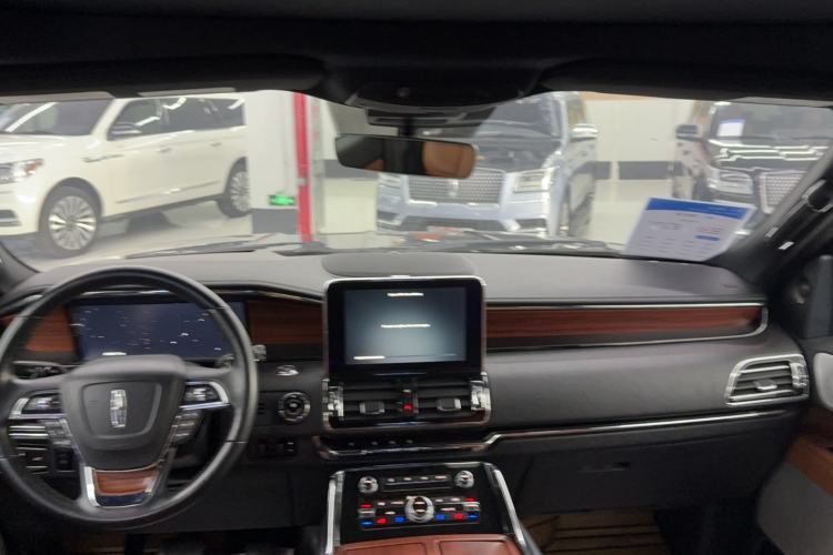 Used Lincoln Navigator 