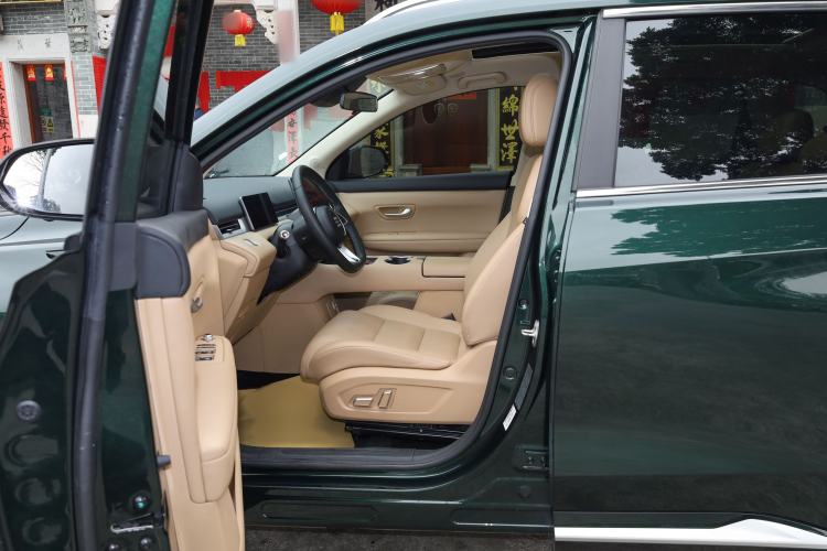 Used Landian E5 PLUS 2025 120km Standard Travel Custom Edition 7 Seats Interior 5