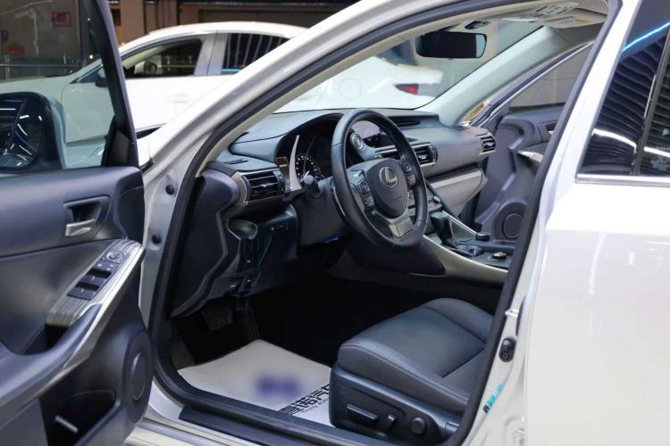 Used Lexus IS 2017 300 FENGSHANG Edition
