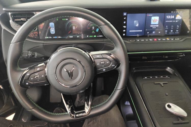 Used VOYAH FREE 2025 318 259 km All-Wheel-Drive Exploration Edition
