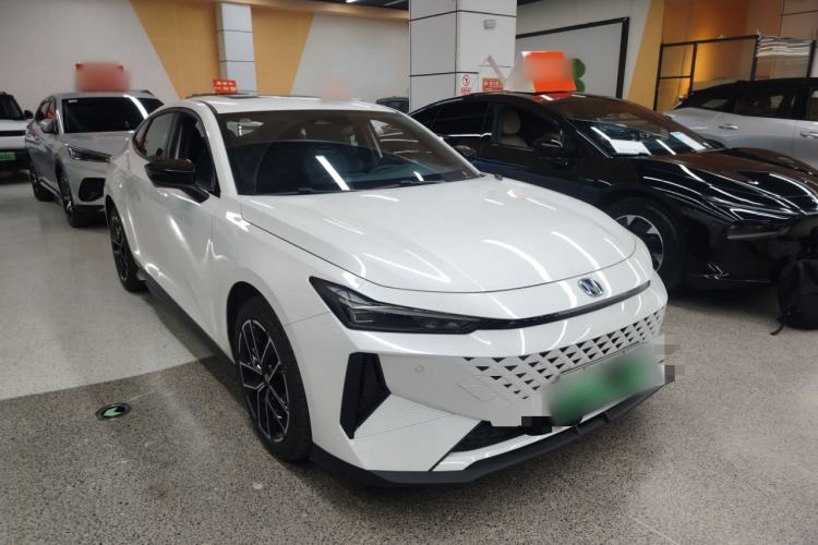 Used Changan UNI-V iDD 2024 Blue Whale Smart Electric iDD 136km ZhiKu Model
