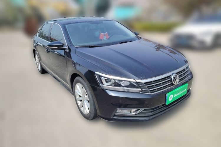 Used Volkswagen Passat 2017 330TSI DSG Luxury Edition Front Right 45 Deg