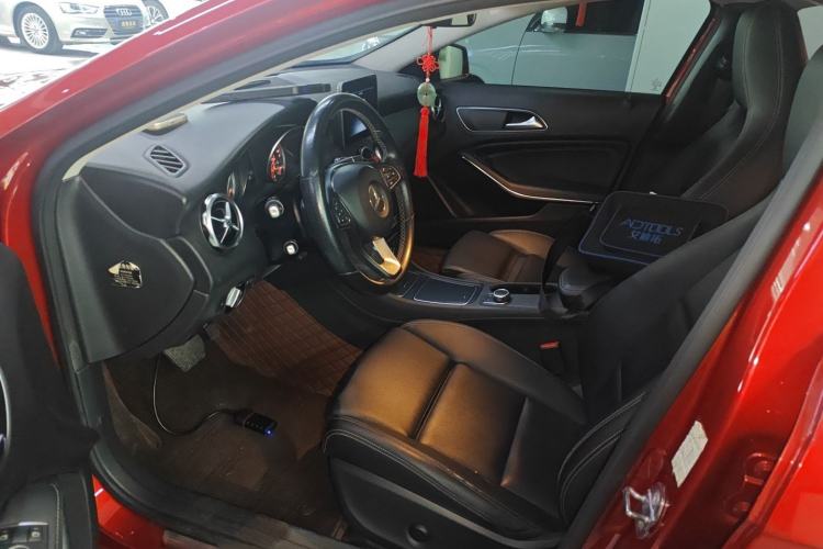 Used Mercedes-Benz GLA 2018 GLA 200 Sport Edition Left Front Seat