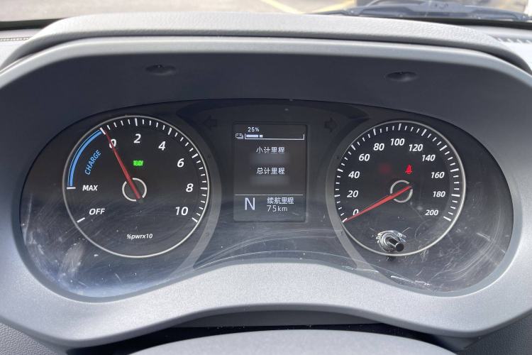 Used Wuling Yangguang 2024 300KM Comfort Version Passenger Van 75kW