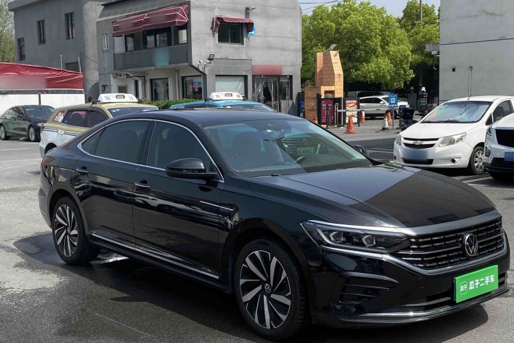 Used Volkswagen Passat 2022 330TSI Luxury Edition Exterior 3