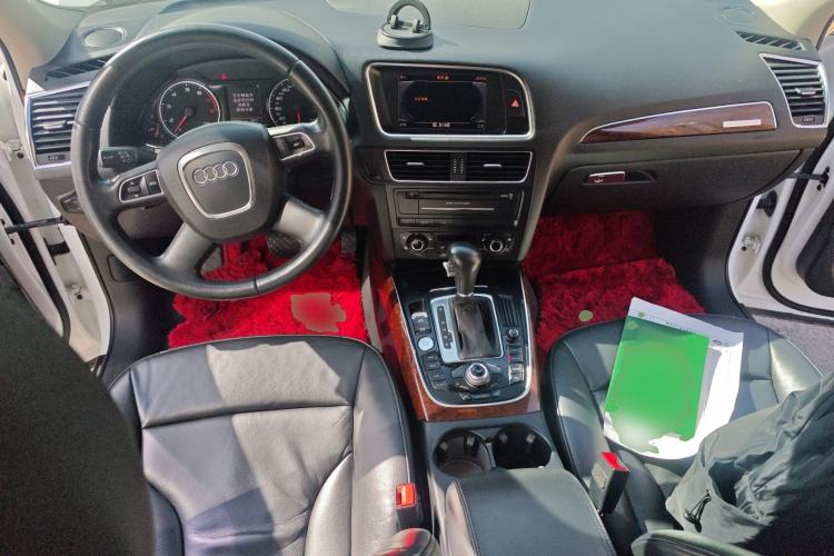 Used Audi Q5 2011 2.0TFSI Comfort Version Center Console