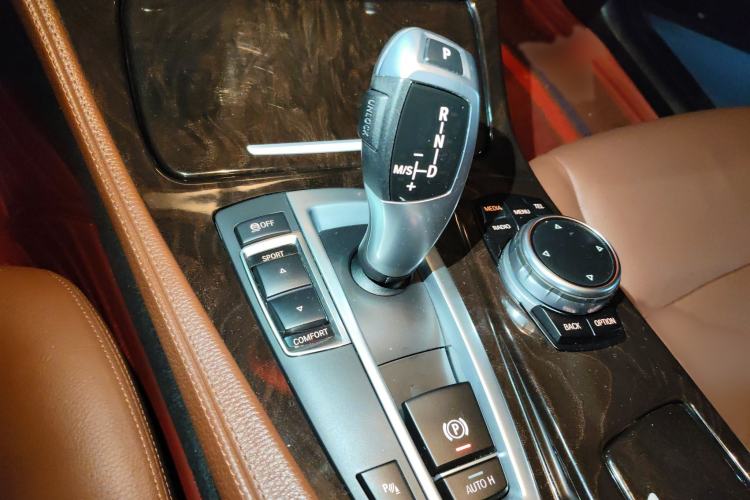 Used BMW 5 Series 2014 528Li Leading Model
