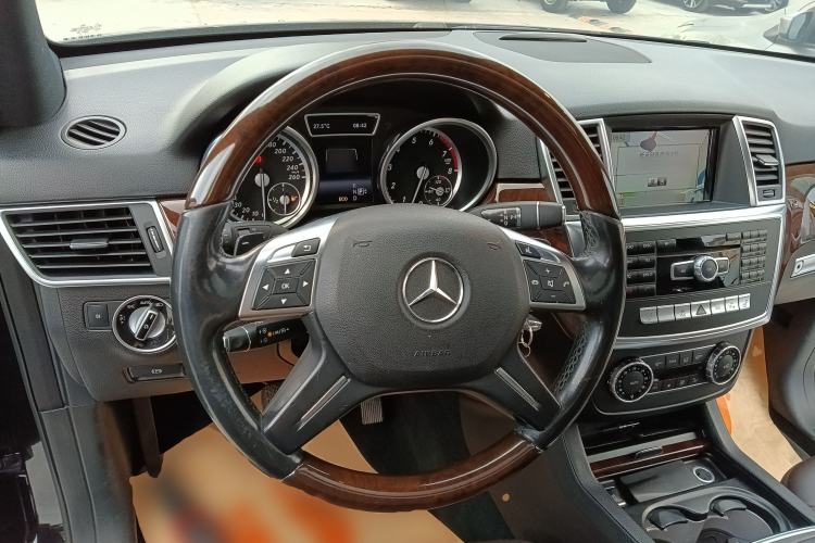 Used Mercedes-Benz M-Class 2014 ML 400 4MATIC Luxury Model
