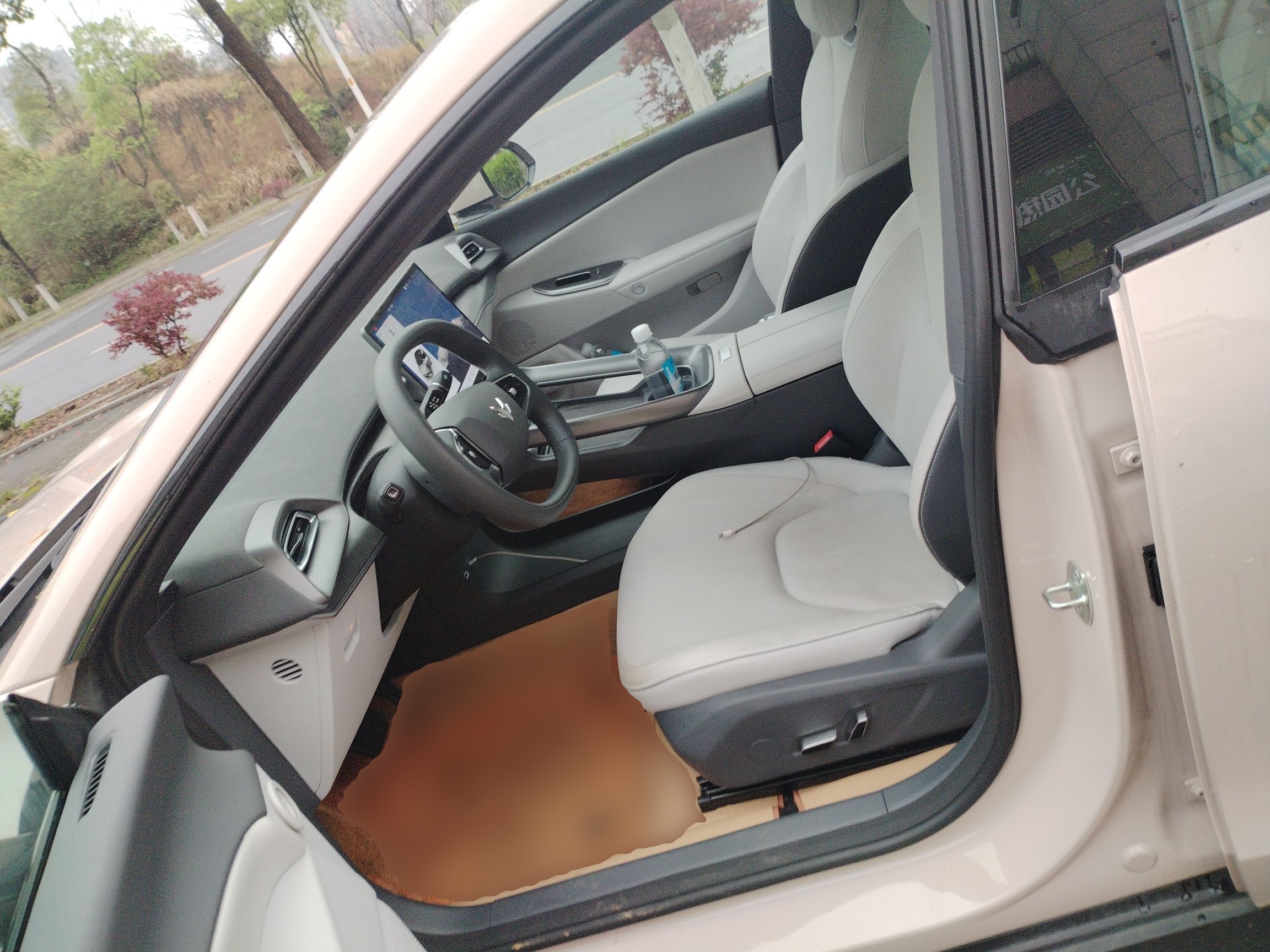 Переднее сиденье в автомобиле