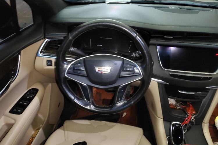 Used Cadillac XT5 2016 28T Four-Wheel Drive Tech Version Steering Wheel