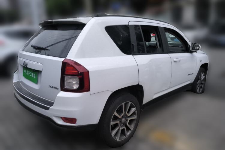 Used Jeep Compass 2014 Revised Version 2.4L Four-Wheel Drive Luxury Edition Rear Right 45 Deg