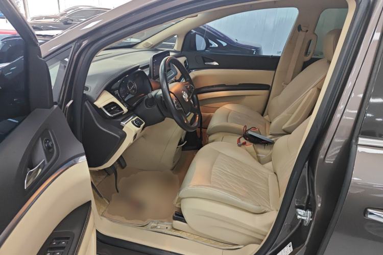 Used Buick GL8 2023 Facelifted Land Cruiser Executive Luxury Version