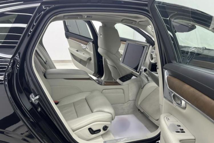 Used Volvo S90 New Energy 2019 T8 E-Drive Hybrid Honor Edition 3 Seats China VI Standard