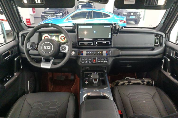 Used 212 T01 2024 2.0T Mechanic
