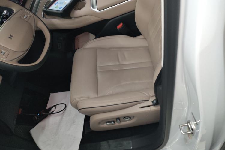 Used XPeng X9 2024 702 Ultra-Long Range Pro Left Front Seat
