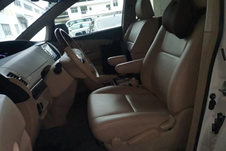 Used Toyota Previa  Left Front Seat