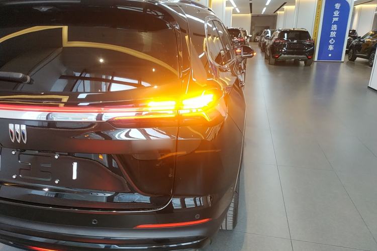 Used Buick Envision 2025 Encore Plus 28T Two-Wheel-Drive Platinum Edition