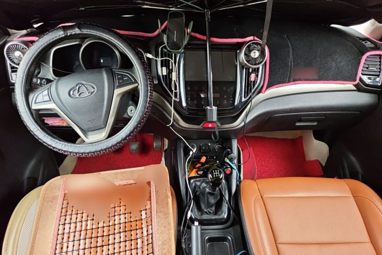 Used CHANGAN OSHAN CX70 2016 1.6L Manual Luxury Model Center Console