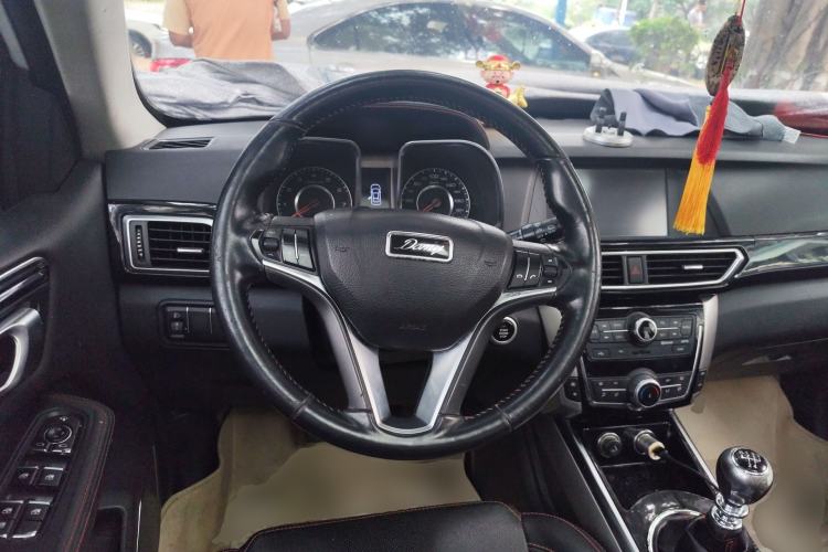 Used Zotye Domy X5 2015 1.5T Manual Luxury Version China IV Standard Steering Wheel