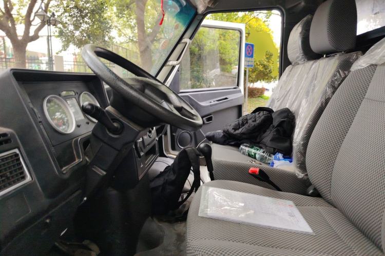 Used Iveco Daily 2021 2.5T V40 2-3 Seater Long Wheelbase Mid-Roof Dual Tires Manual Doors Left Front Seat