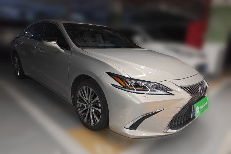Used Lexus ES 2018 300h Premium Edition China V Standard
