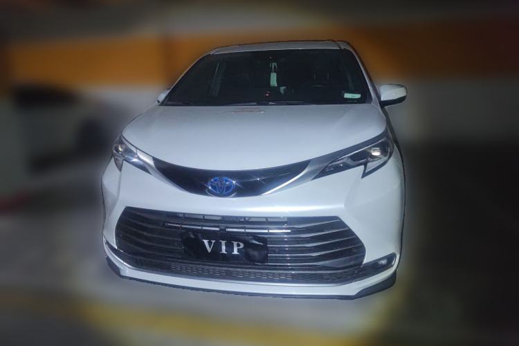 Used Toyota Sienna 2023 2.5L Hybrid Ultimate Edition
