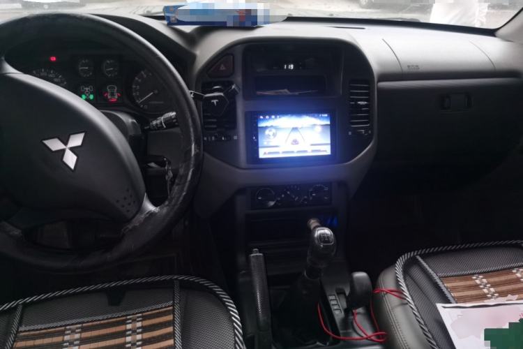 Used Mitsubishi Pajero 2011 V73 3.0L MT GL Center Console