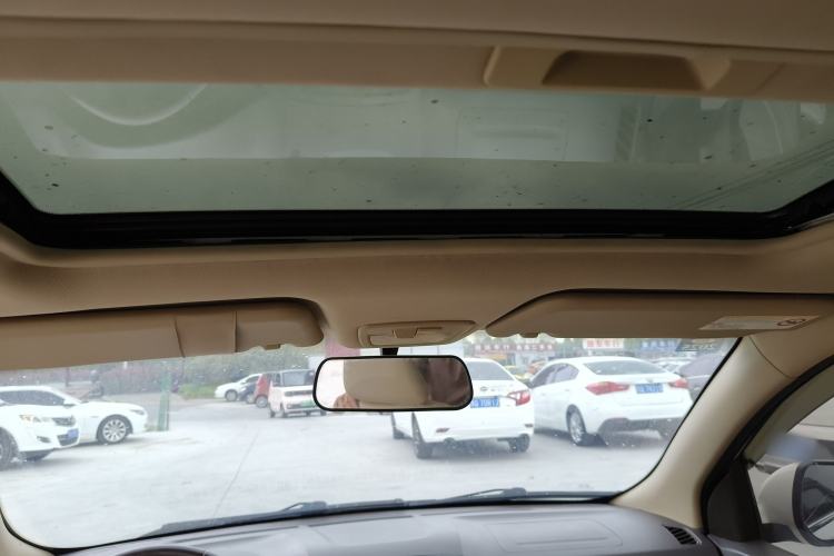 Used Baojun 730 2014 1.5L Manual Luxury Navigation ESP Version 7 Seats Headliner