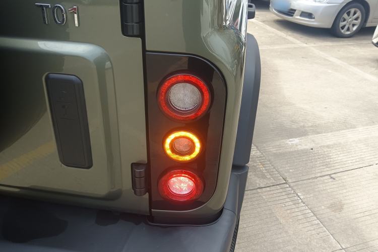 Used 212 T01 2024 2.0T Explorer Exterior 3