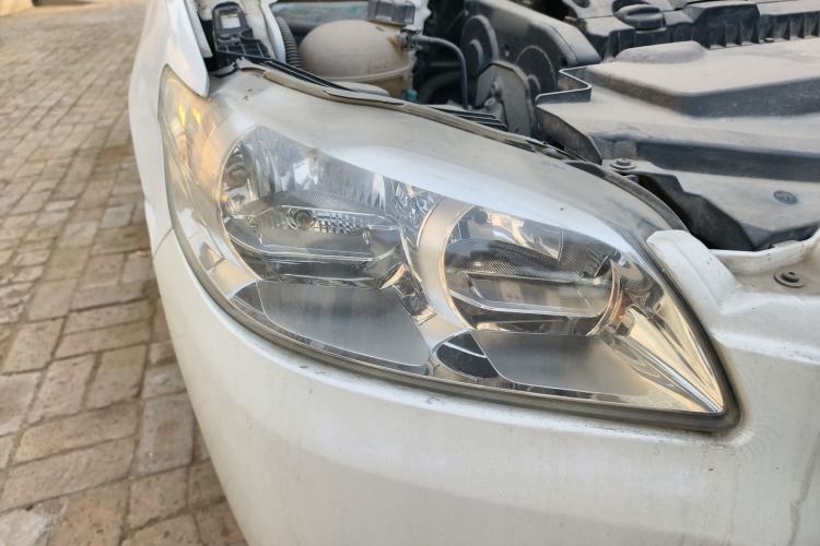Used Peugeot 301 2016 1.6L Manual Comfort Edition Right Front Headlight