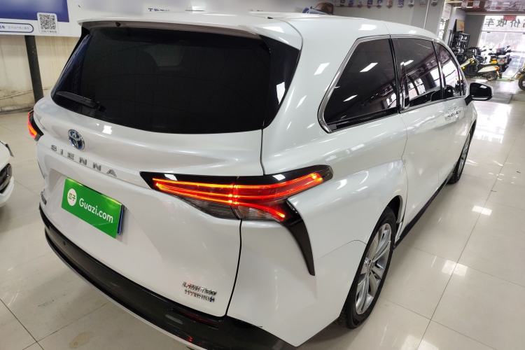 Used Toyota Sienna 2023 2.5L Hybrid Deluxe Edition
